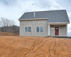 Custom Homes / 1.5 story / Hagenbugh